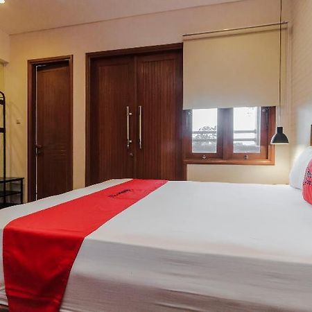 Reddoorz Plus @ Cbd Bintaro South Tangerang Exteriör bild