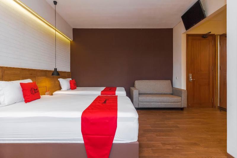 Reddoorz Plus @ Cbd Bintaro South Tangerang Exteriör bild
